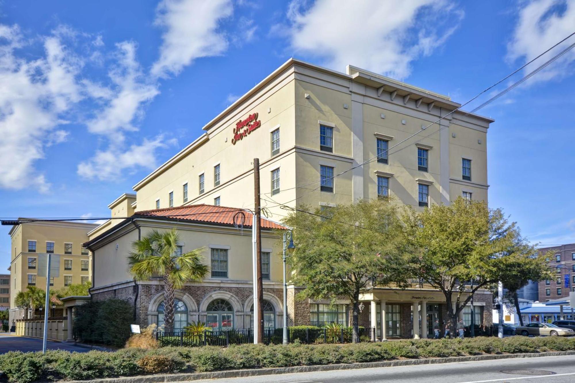 Hampton Inn & Suites Savannah Historic District Exterior photo