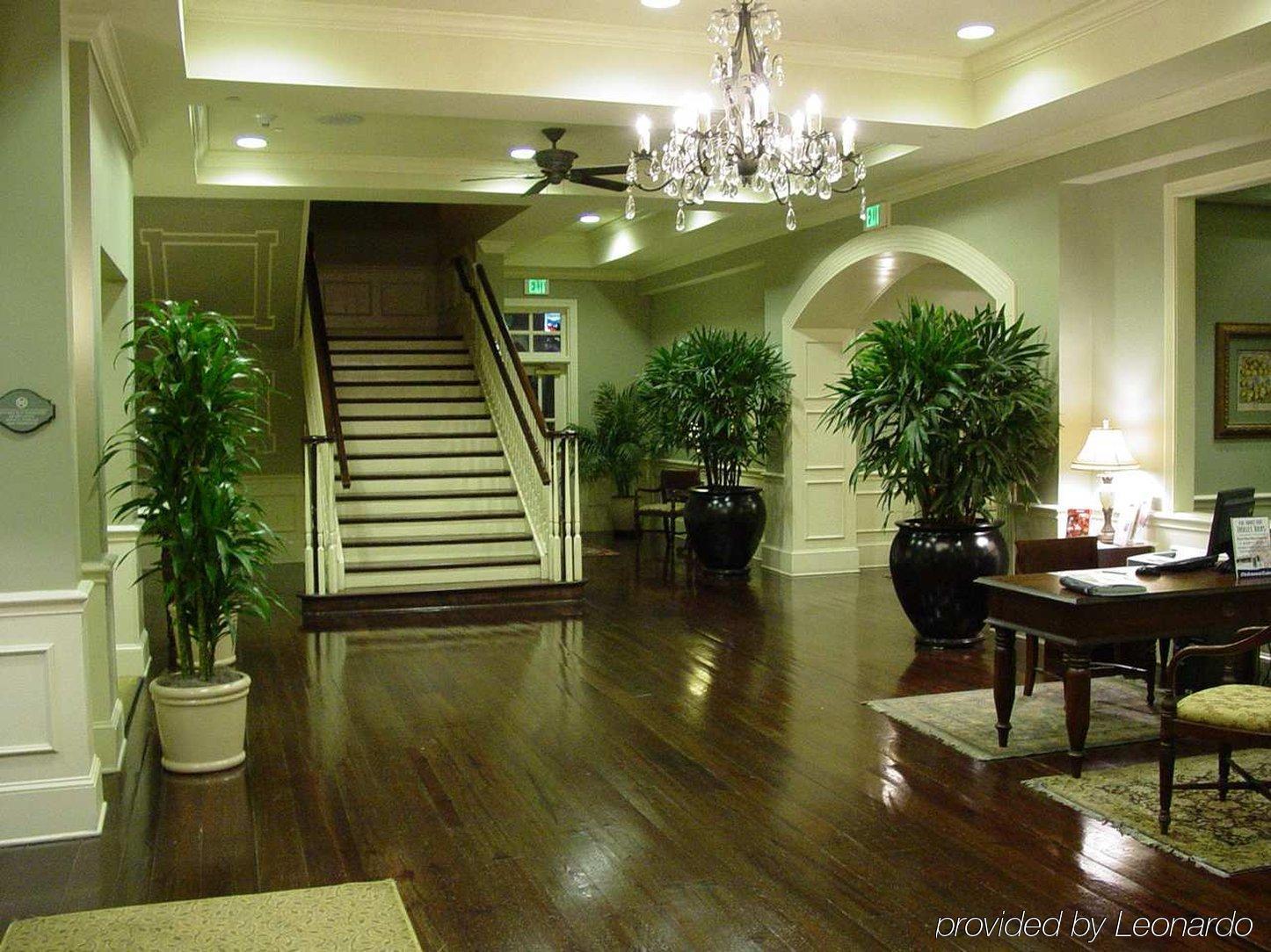 Hampton Inn & Suites Savannah Historic District Interior photo